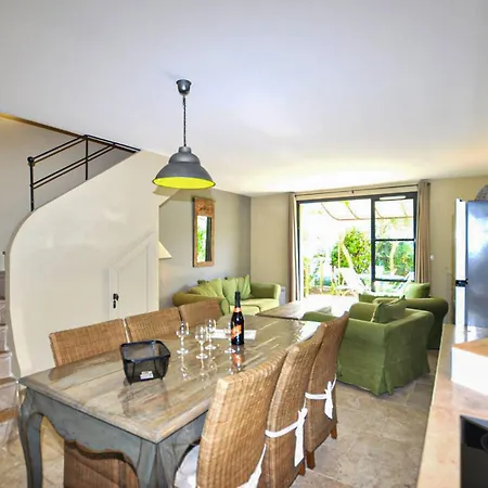 2 Bedroom Amazing In St-laurent-de-la-cabr *