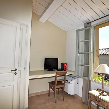 Casa vacanze 2 Bedroom Amazing In St-laurent-de-la-cabr *
