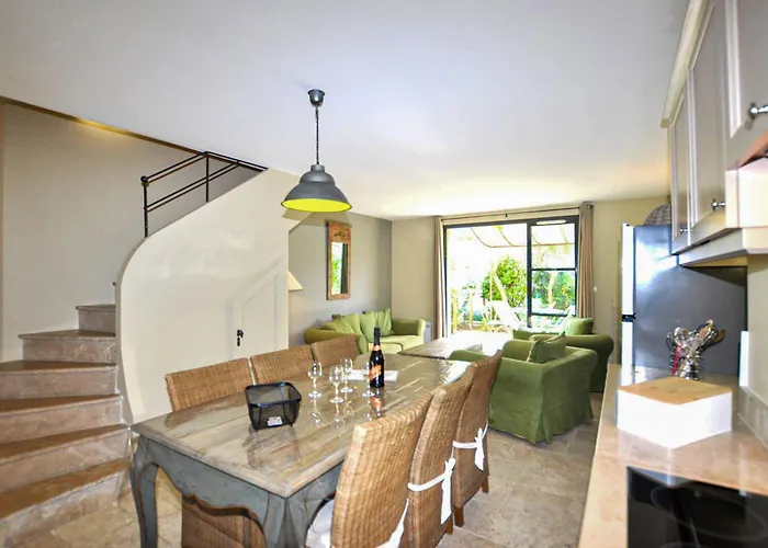 2 Bedroom Gorgeous In St-laurent-de-la-cabr *