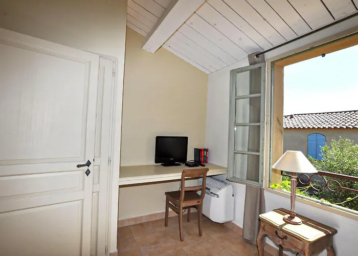 Σπίτι διακοπών 2 Bedroom Gorgeous In St-laurent-de-la-cabr *