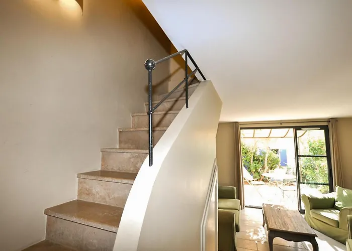 2 Bedroom Gorgeous In St-laurent-de-la-cabr Σπίτι διακοπών *