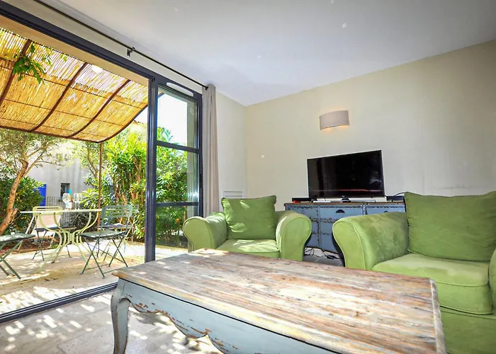 2 Bedroom Gorgeous In St-laurent-de-la-cabr