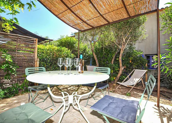 2 Bedroom Gorgeous In St-laurent-de-la-cabr Σπίτι διακοπών